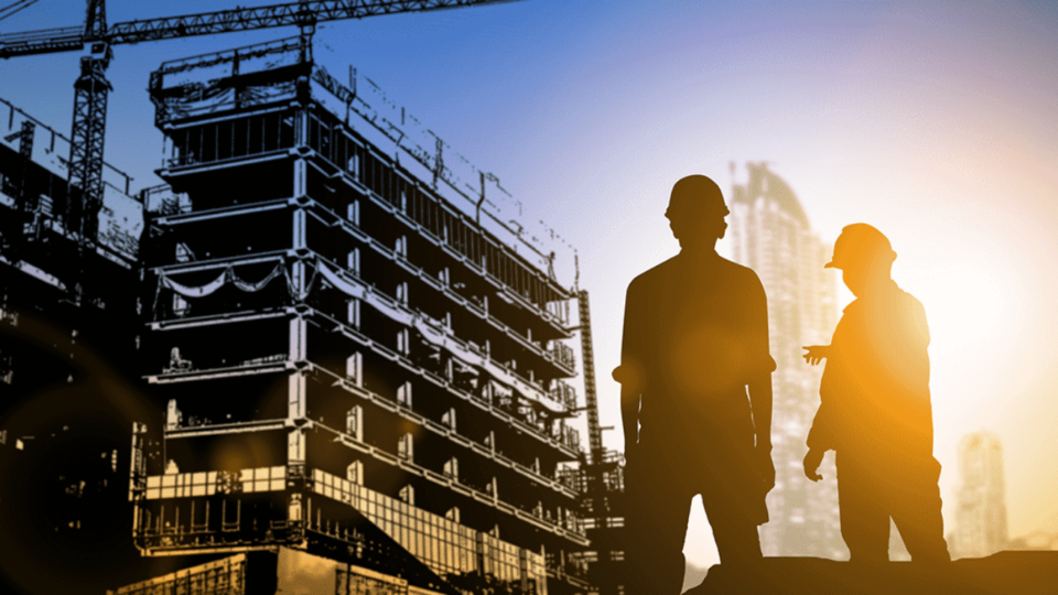 BIM benefits for constructors on a construction site with two people on the right side